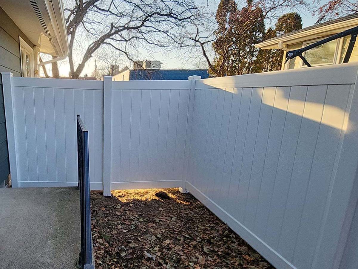 Vinyl Fence Company- Mankato Minnesota