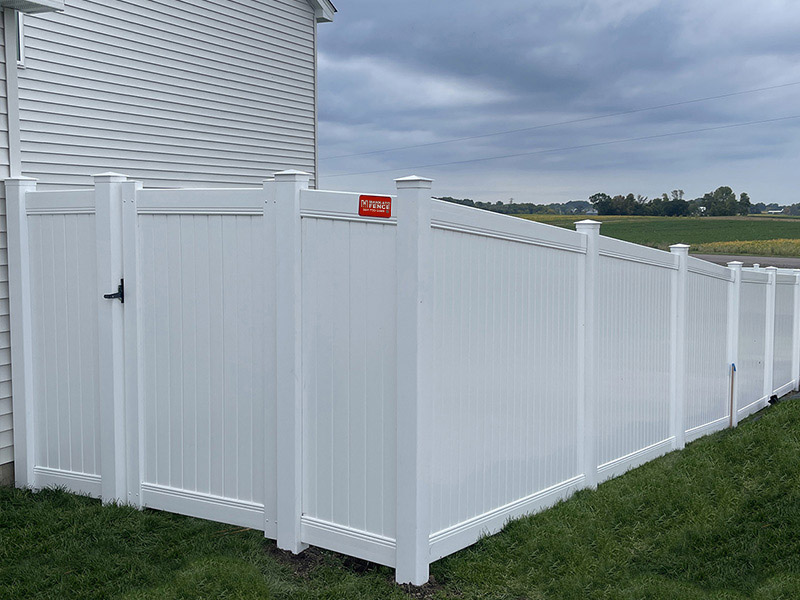 Mankato Minnesota vinyl privacy fencing